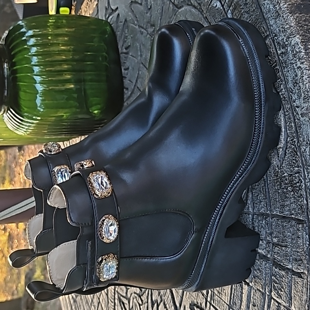 Steve Madden DRIP'IN DIAMONDS BOOT Amulet black rhinestone charm bracelet 6.5 - Picture 2 of 15